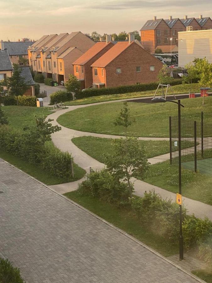 Contemporary Trumpington Apartment With Self Check-In ,Free On-Site Parking, Terrace, Super Fast Wifi & 5 Mins Drive To Papworth & Addenbrookes Hospitals كامبريدج المظهر الخارجي الصورة