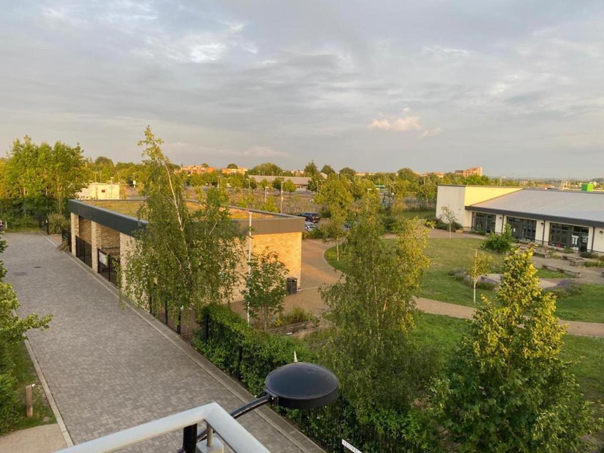 Contemporary Trumpington Apartment With Self Check-In ,Free On-Site Parking, Terrace, Super Fast Wifi & 5 Mins Drive To Papworth & Addenbrookes Hospitals كامبريدج المظهر الخارجي الصورة