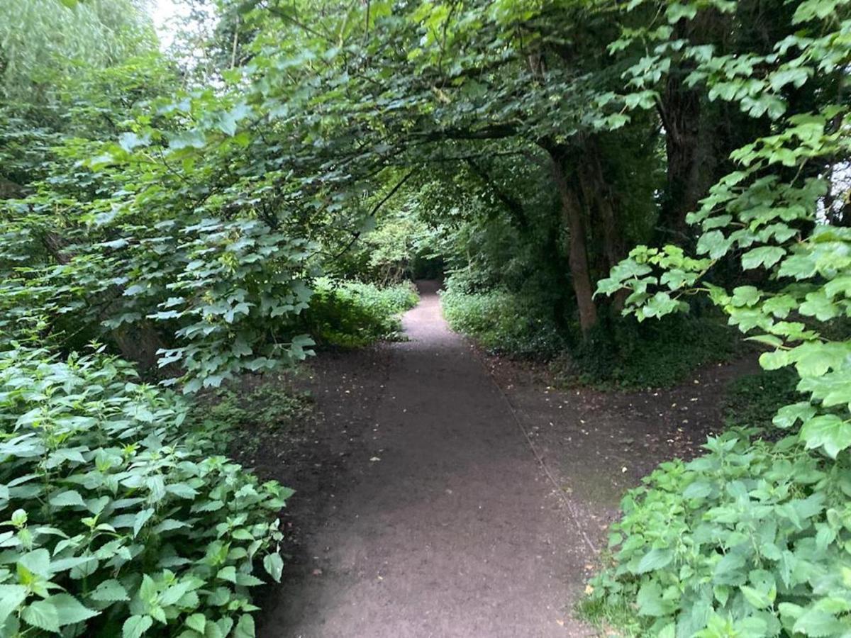 Contemporary Trumpington Apartment With Self Check-In ,Free On-Site Parking, Terrace, Super Fast Wifi & 5 Mins Drive To Papworth & Addenbrookes Hospitals كامبريدج المظهر الخارجي الصورة