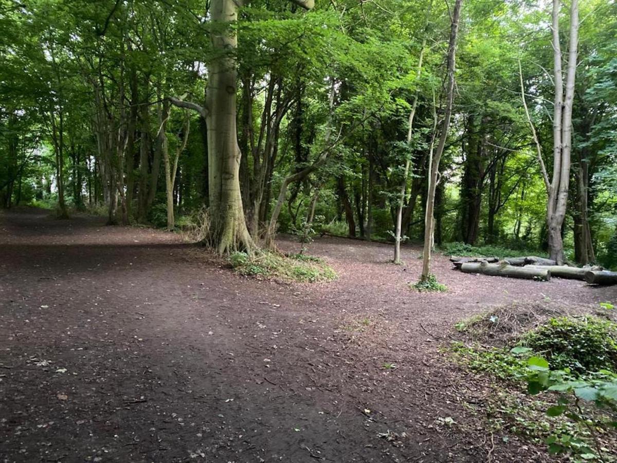 Contemporary Trumpington Apartment With Self Check-In ,Free On-Site Parking, Terrace, Super Fast Wifi & 5 Mins Drive To Papworth & Addenbrookes Hospitals كامبريدج المظهر الخارجي الصورة