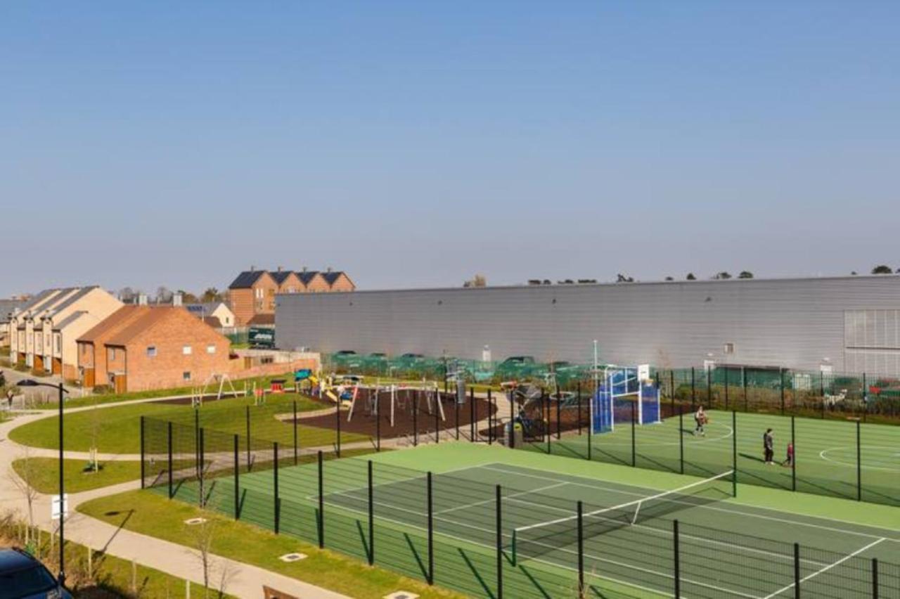 Contemporary Trumpington Apartment With Self Check-In ,Free On-Site Parking, Terrace, Super Fast Wifi & 5 Mins Drive To Papworth & Addenbrookes Hospitals كامبريدج المظهر الخارجي الصورة