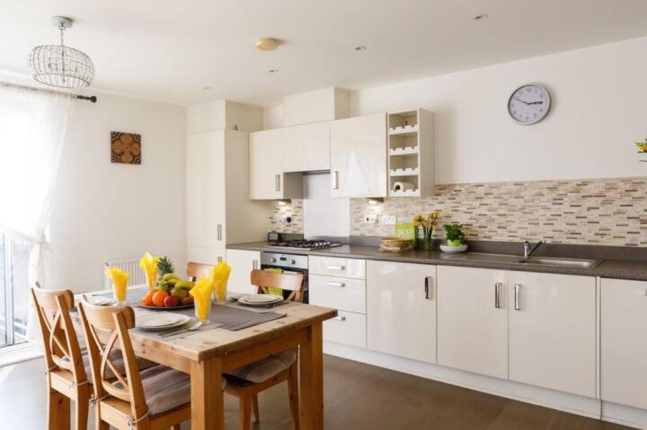 Contemporary Trumpington Apartment With Self Check-In ,Free On-Site Parking, Terrace, Super Fast Wifi & 5 Mins Drive To Papworth & Addenbrookes Hospitals كامبريدج المظهر الخارجي الصورة
