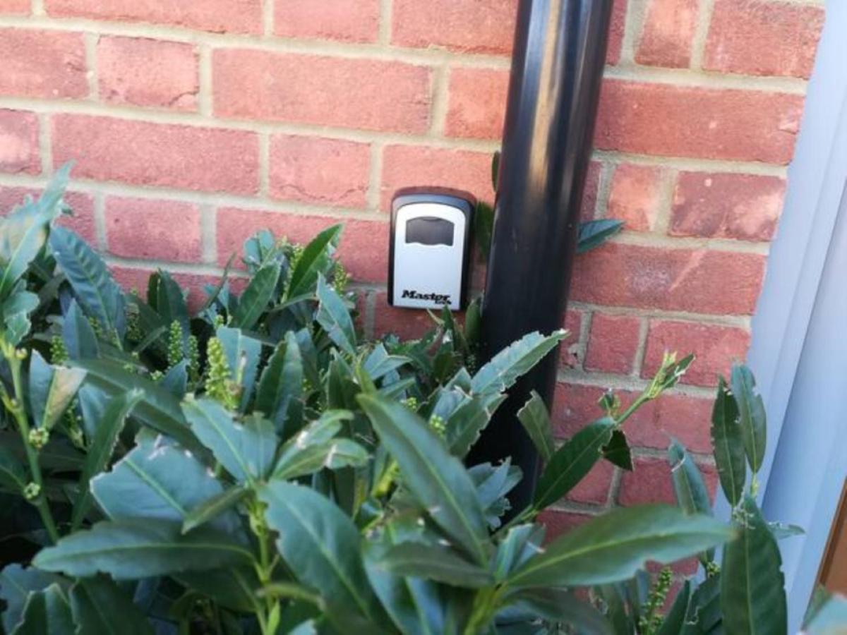 Contemporary Trumpington Apartment With Self Check-In ,Free On-Site Parking, Terrace, Super Fast Wifi & 5 Mins Drive To Papworth & Addenbrookes Hospitals كامبريدج المظهر الخارجي الصورة