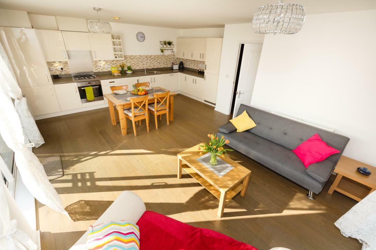 Contemporary Trumpington Apartment With Self Check-In ,Free On-Site Parking, Terrace, Super Fast Wifi & 5 Mins Drive To Papworth & Addenbrookes Hospitals كامبريدج المظهر الخارجي الصورة