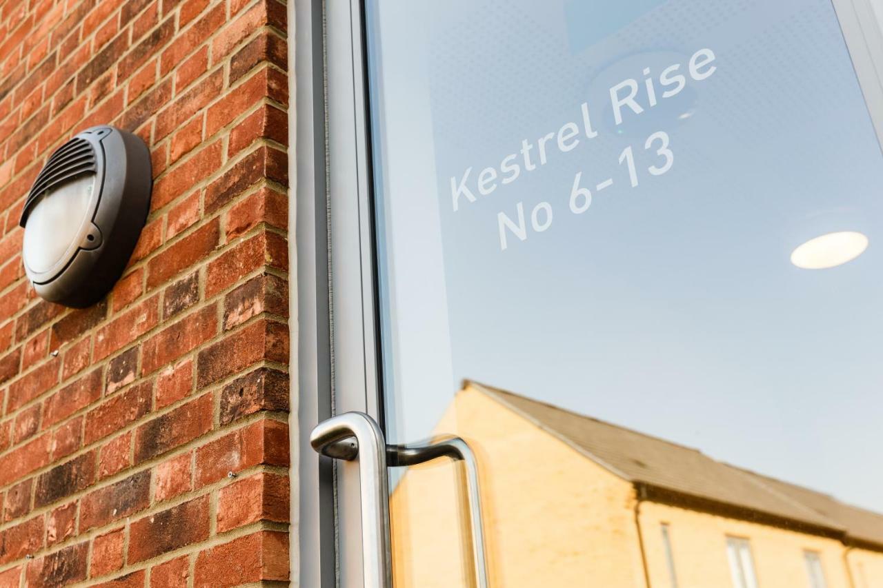 Contemporary Trumpington Apartment With Self Check-In ,Free On-Site Parking, Terrace, Super Fast Wifi & 5 Mins Drive To Papworth & Addenbrookes Hospitals كامبريدج المظهر الخارجي الصورة