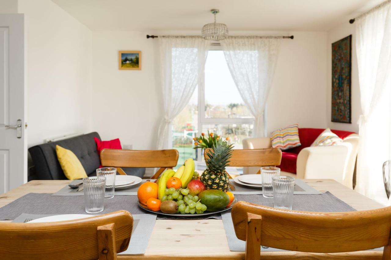 Contemporary Trumpington Apartment With Self Check-In ,Free On-Site Parking, Terrace, Super Fast Wifi & 5 Mins Drive To Papworth & Addenbrookes Hospitals كامبريدج المظهر الخارجي الصورة