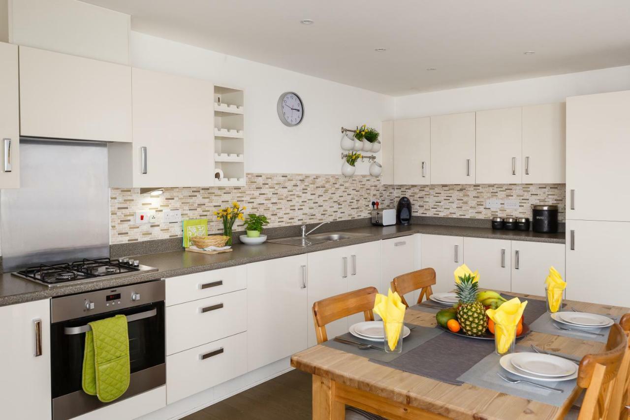 Contemporary Trumpington Apartment With Self Check-In ,Free On-Site Parking, Terrace, Super Fast Wifi & 5 Mins Drive To Papworth & Addenbrookes Hospitals كامبريدج المظهر الخارجي الصورة