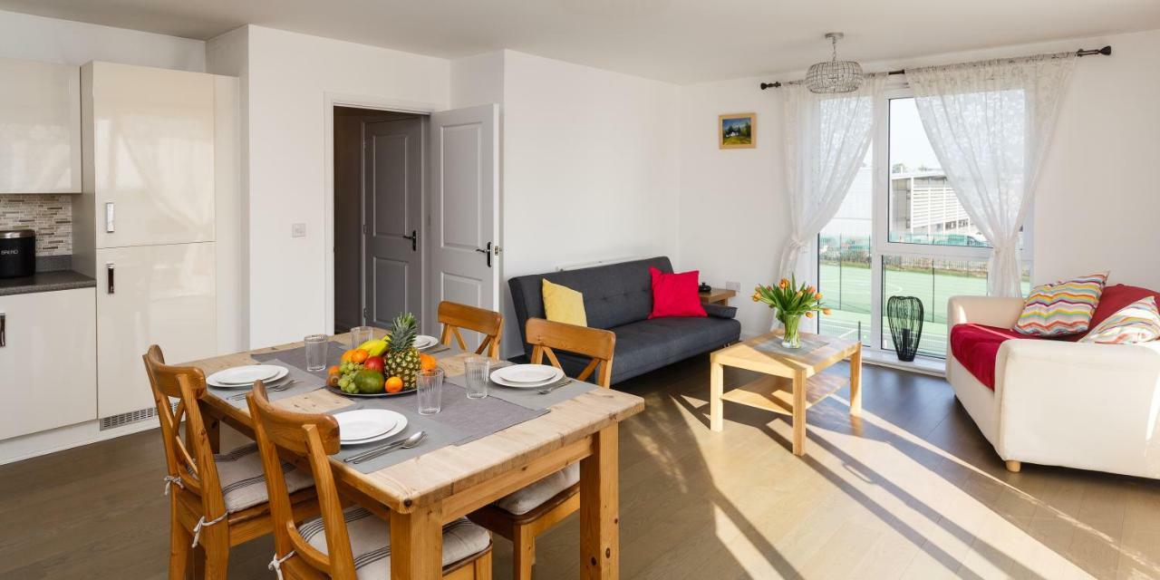 Contemporary Trumpington Apartment With Self Check-In ,Free On-Site Parking, Terrace, Super Fast Wifi & 5 Mins Drive To Papworth & Addenbrookes Hospitals كامبريدج المظهر الخارجي الصورة
