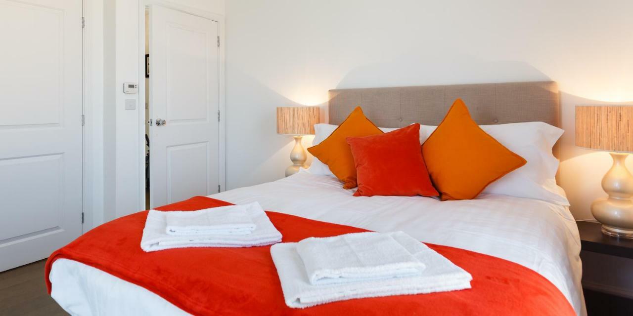 Contemporary Trumpington Apartment With Self Check-In ,Free On-Site Parking, Terrace, Super Fast Wifi & 5 Mins Drive To Papworth & Addenbrookes Hospitals كامبريدج المظهر الخارجي الصورة