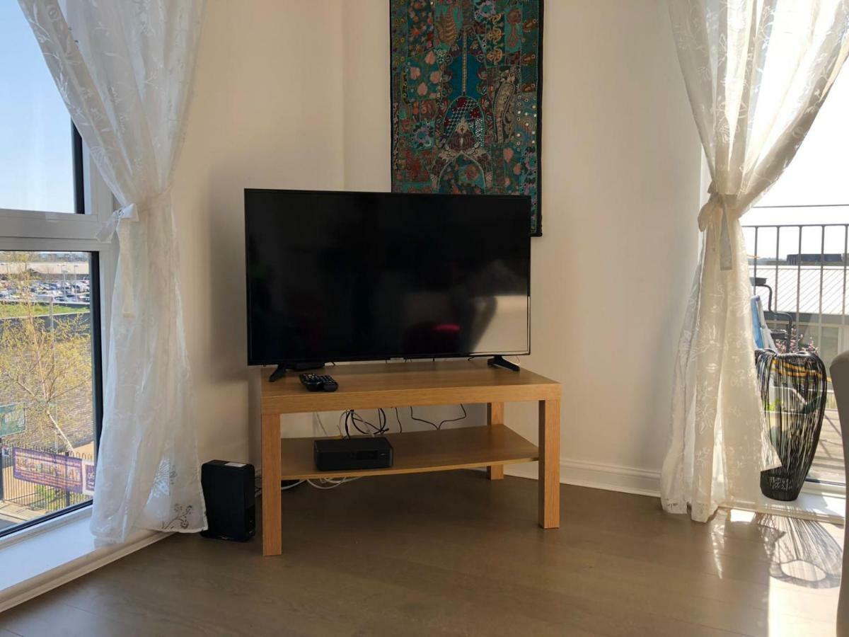 Contemporary Trumpington Apartment With Self Check-In ,Free On-Site Parking, Terrace, Super Fast Wifi & 5 Mins Drive To Papworth & Addenbrookes Hospitals كامبريدج المظهر الخارجي الصورة