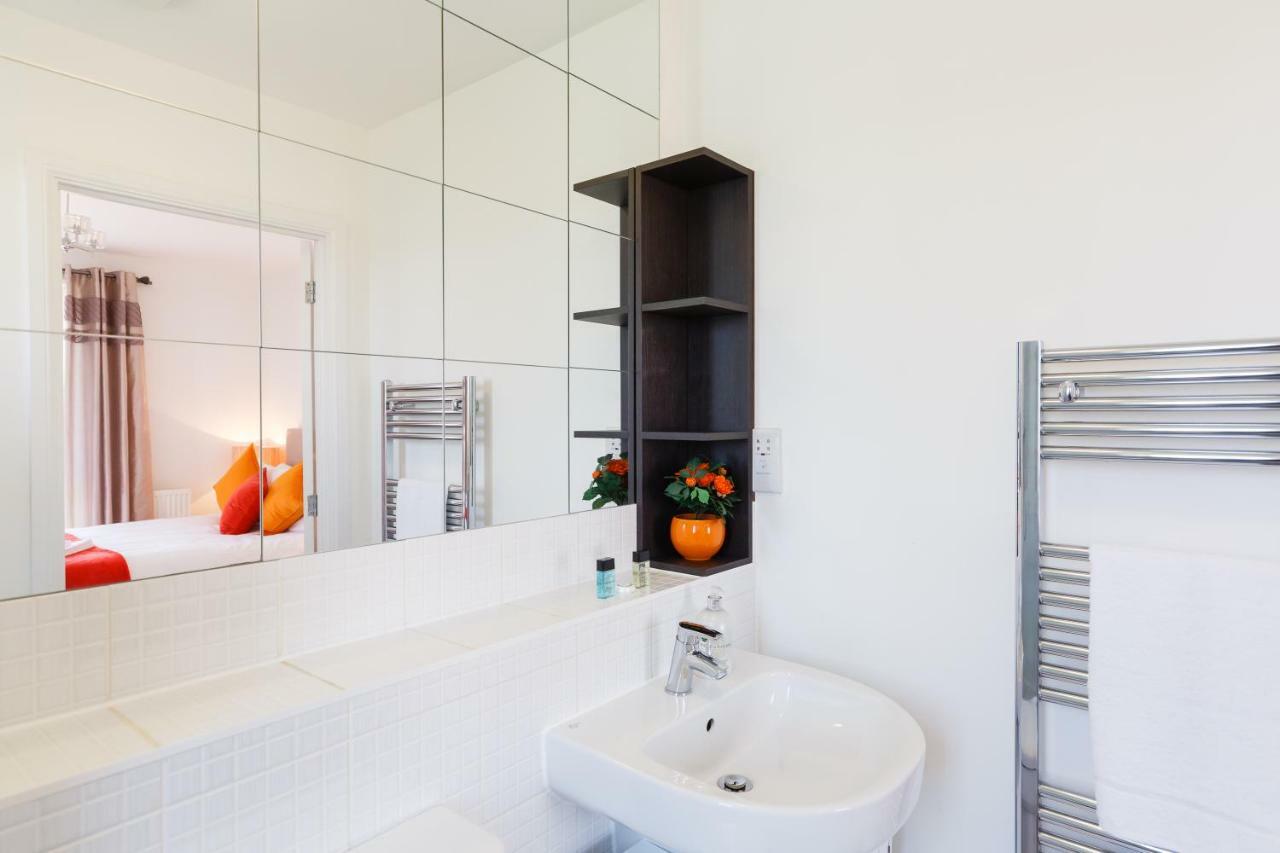 Contemporary Trumpington Apartment With Self Check-In ,Free On-Site Parking, Terrace, Super Fast Wifi & 5 Mins Drive To Papworth & Addenbrookes Hospitals كامبريدج المظهر الخارجي الصورة