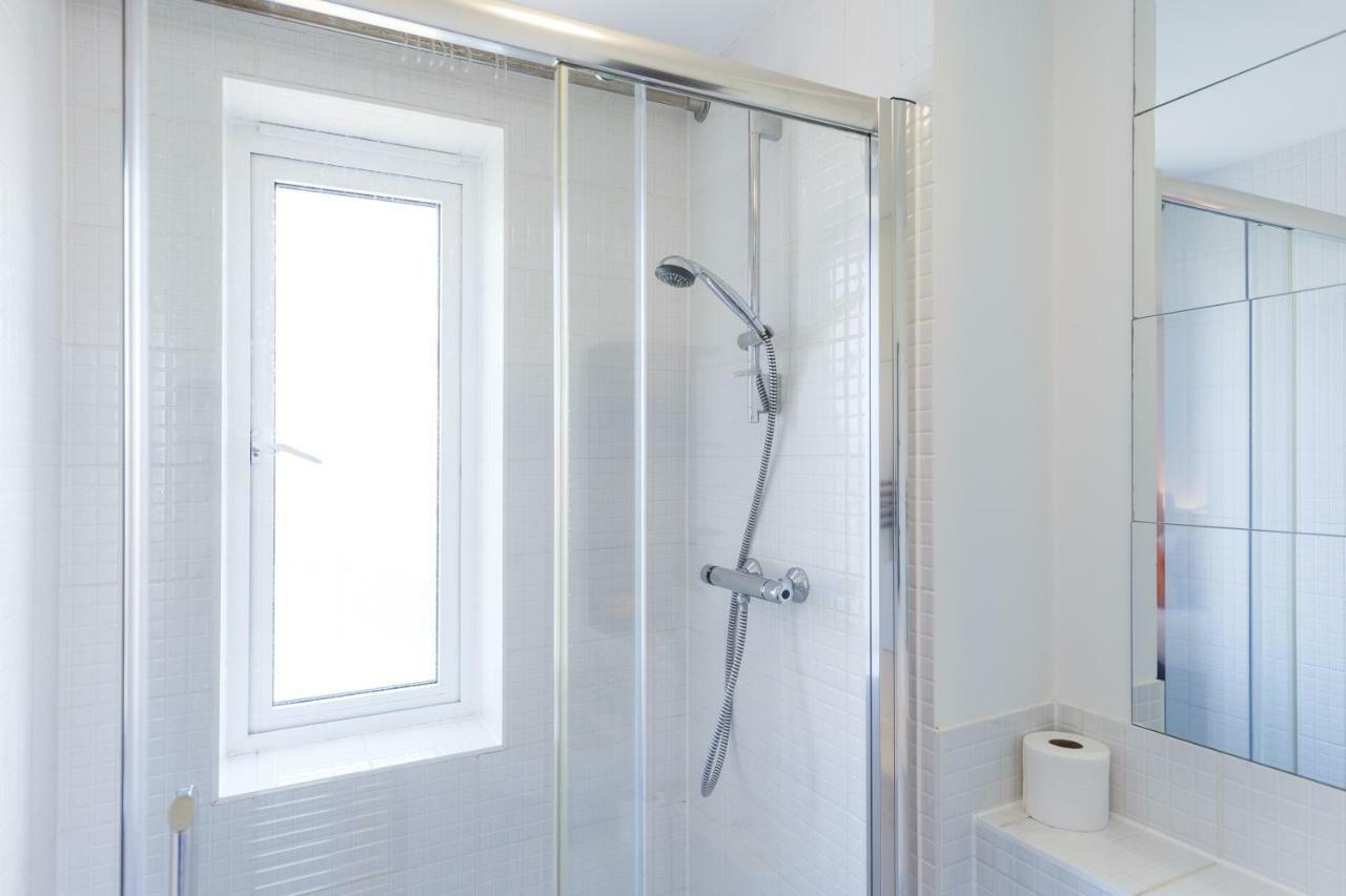 Contemporary Trumpington Apartment With Self Check-In ,Free On-Site Parking, Terrace, Super Fast Wifi & 5 Mins Drive To Papworth & Addenbrookes Hospitals كامبريدج المظهر الخارجي الصورة