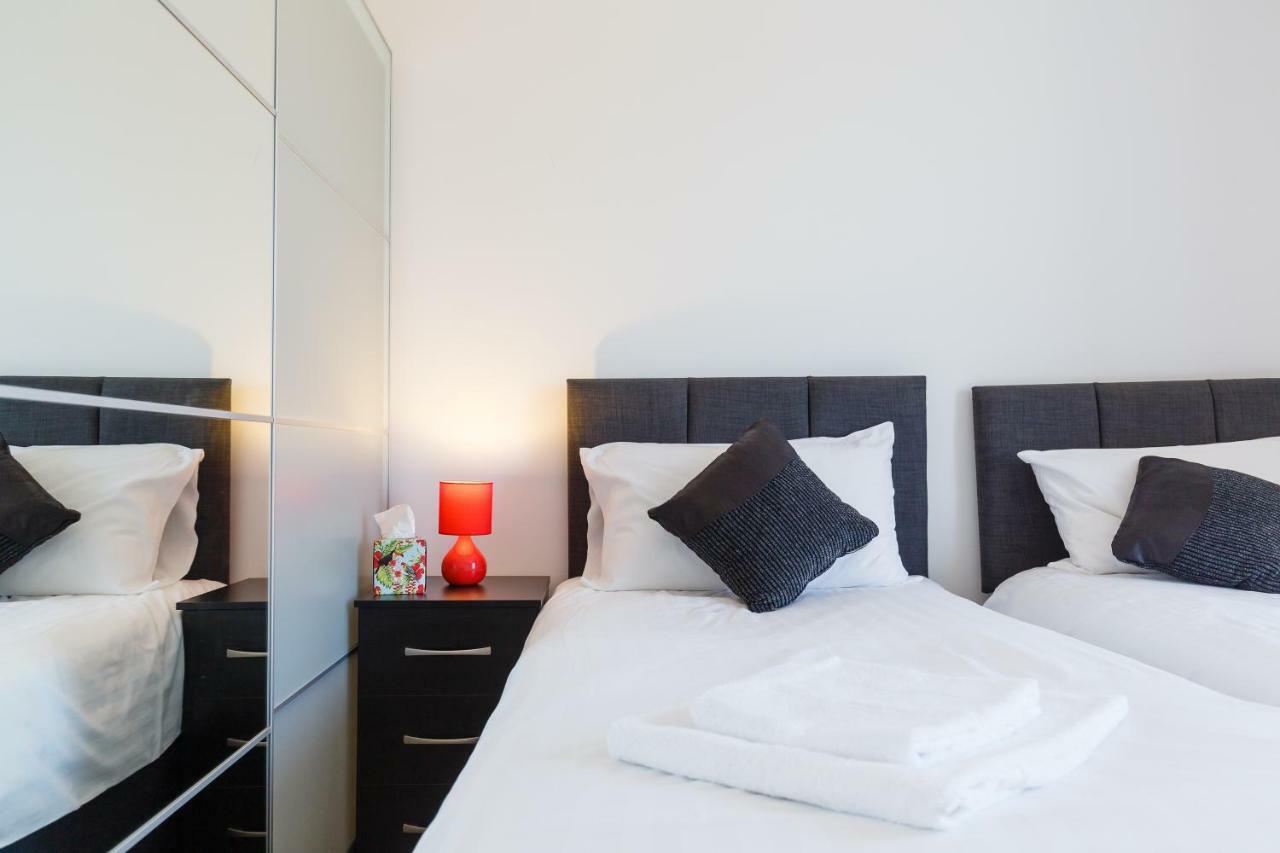 Contemporary Trumpington Apartment With Self Check-In ,Free On-Site Parking, Terrace, Super Fast Wifi & 5 Mins Drive To Papworth & Addenbrookes Hospitals كامبريدج المظهر الخارجي الصورة