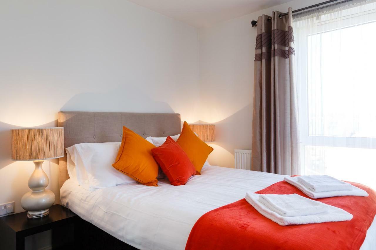 Contemporary Trumpington Apartment With Self Check-In ,Free On-Site Parking, Terrace, Super Fast Wifi & 5 Mins Drive To Papworth & Addenbrookes Hospitals كامبريدج المظهر الخارجي الصورة