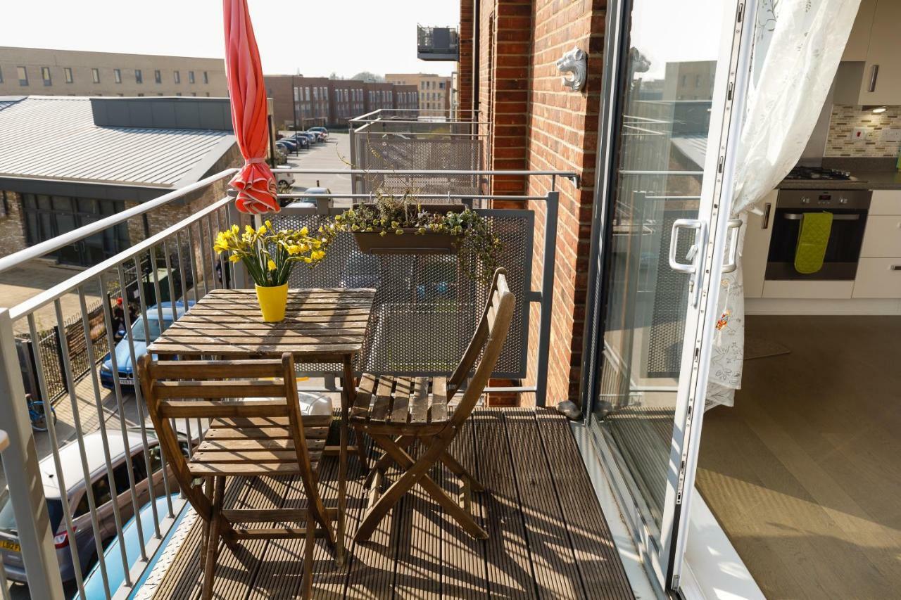 Contemporary Trumpington Apartment With Self Check-In ,Free On-Site Parking, Terrace, Super Fast Wifi & 5 Mins Drive To Papworth & Addenbrookes Hospitals كامبريدج المظهر الخارجي الصورة