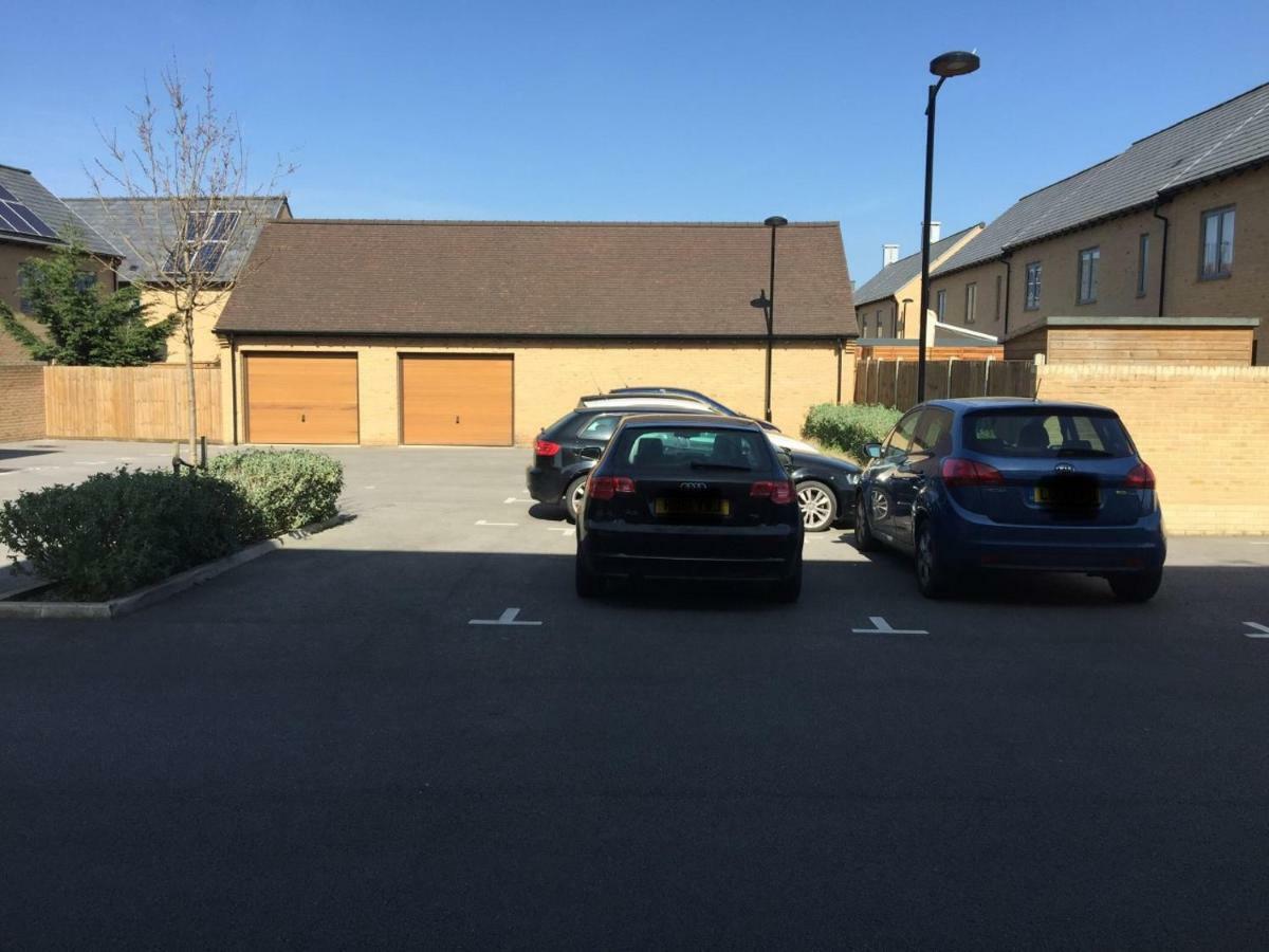 Contemporary Trumpington Apartment With Self Check-In ,Free On-Site Parking, Terrace, Super Fast Wifi & 5 Mins Drive To Papworth & Addenbrookes Hospitals كامبريدج المظهر الخارجي الصورة